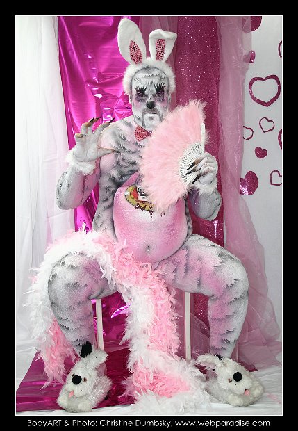 bodypainting-bodypaint-bodyart-hase-bunny-dick-mann-rosa-messekuenstler-dumbsky3
