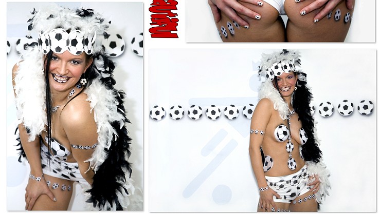 soccer, fussball, football, wm, weltmeisterschaft, der ball ist rund, schwarz weiss bodypaint, bodyart, art on body, bodypainting, fussballbodypainting, fussballfotos, fussballbilder, worldcup, germany