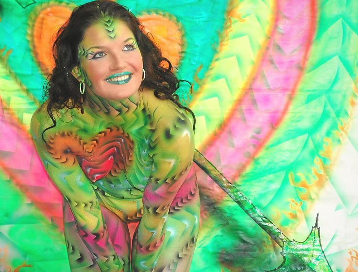 neon, leuchtfarben, light in the dark, illuminierend, nachtleuchtend, uv, uvfarben, schwarzlicht, schwarzlichtfarben, tagesleuchtfarben, bodypainting, bodypaint, bodyart, copyright by Christine Dumbsky
