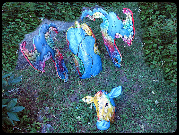 kuh mit Flügeln, Fliegende Kuh, fliegende kuh, flugkuh, kuh taucht fliegend ab, abstürzende Kuh, kuhabsturz, bunte kuh, kuh bunt, art on cows, kunst auf kuh, kuhkunst, bemalte kuh, kuhskulptur, cow sculpture, cow, cows, art on cows, art on cow, cowart, cow-art, artcow, art-cow by Christine Dumbsky Kuhskulptur, Gartenskulptur, künstlerisch gestaltete Kuh, Kuh für Outdoor, Kuhfigur,Metamorphose einer Kuh Skulptur, Trash-ART, Trashart, Recyled art, recycled Artwork