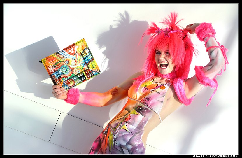 bodypainting-bodypaint-bodyart-sap-airbrush-messekuenstler-messe-kuenstlerin-dumbsky_8461